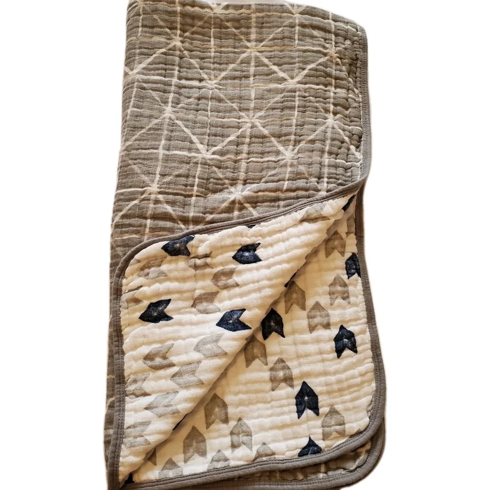 Aden Anais Muslin Dream Thick Quilted Grey Blue Chevron Reversible‎ Baby Blanket
